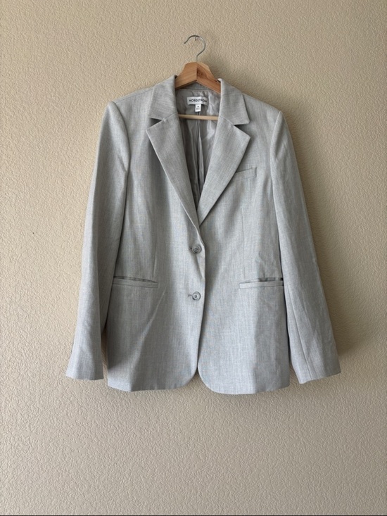 Nordstrom Jackets & Blazers - Nordstrom Light Gray Women’s Tailored Blazer